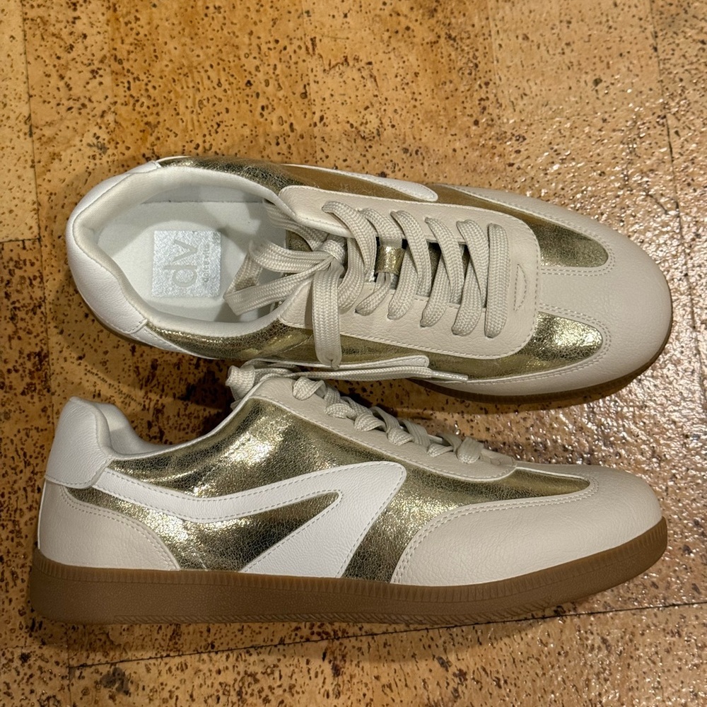 New DV by Dolce Vita Gold and White Sneakers Size Women’s 8 - Picture 8 of 16